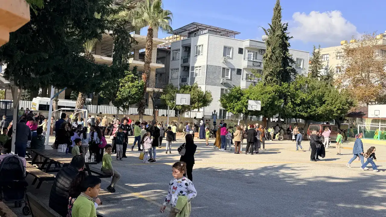 Alanya’da İlkokul Sınıfında Yangın Çıktı! 6